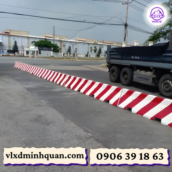 dai-phan-cach-be-tong-400x600x2000mm-duc