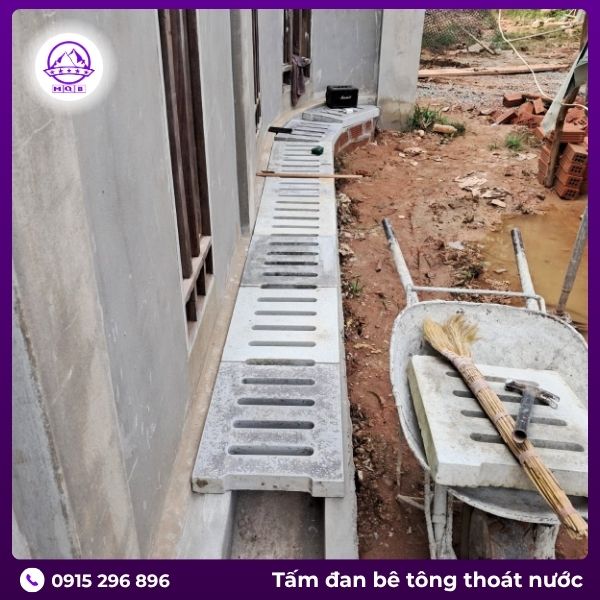 tam-dan-nap-muong-thoat-nuoc-tai-tay-nin