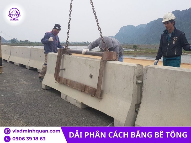 Dải phân cách bê tông 400x600x2000mm dùng cho đường giao thông